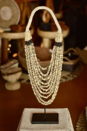 Collier Coquillage Sur Socle - BOREAS - Kasary