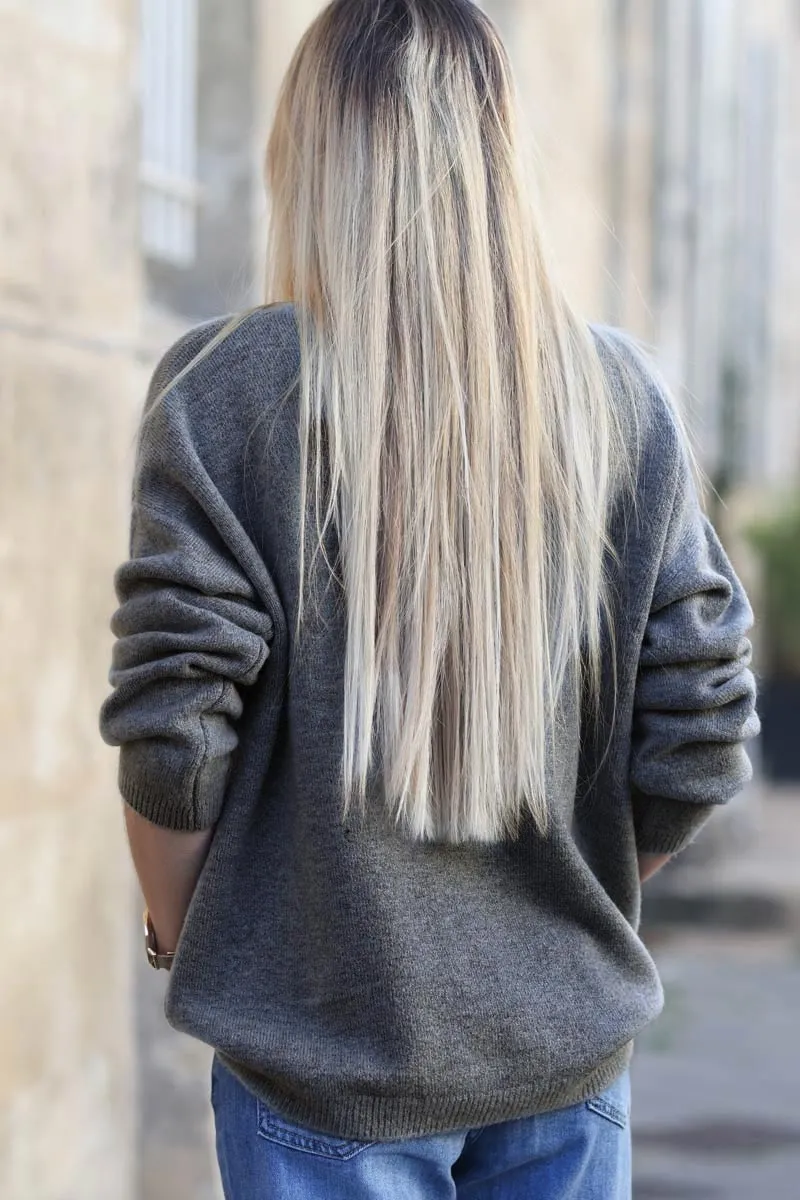 Pull doux et moelleux gris basique col v