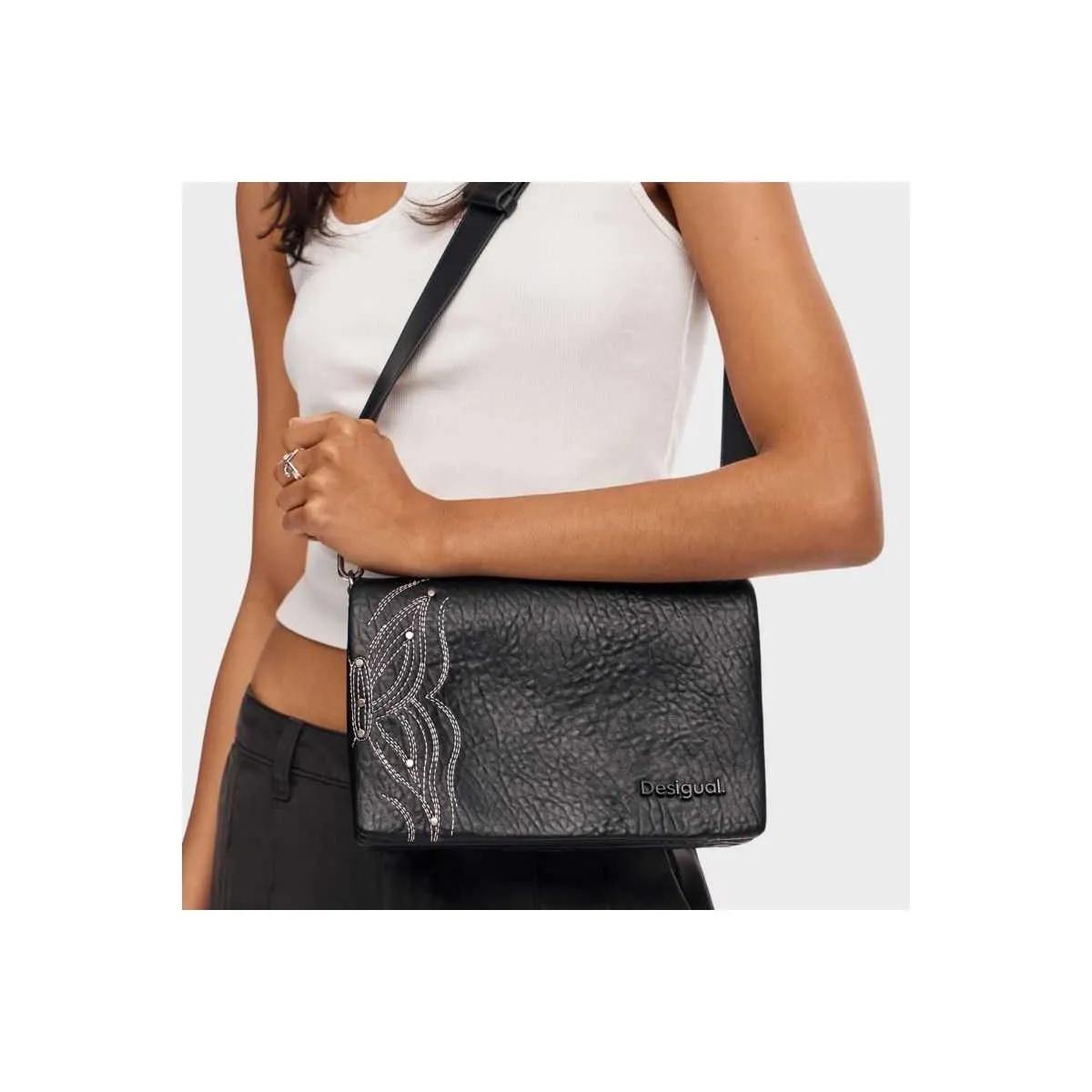 Sac bandoulière noir papillon Desigual 24waxp82 sur pecari